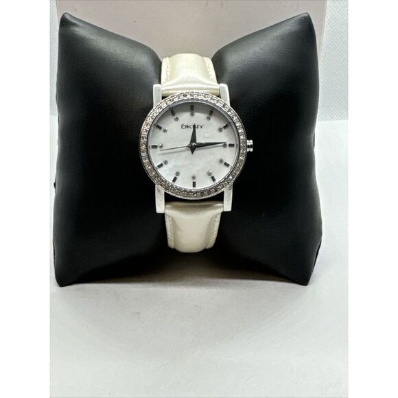 DNKY NY-8015 Women's White Leather Analog Dial Quartz Genuine Wrist Watch JNA175 - Picture 1 of 11